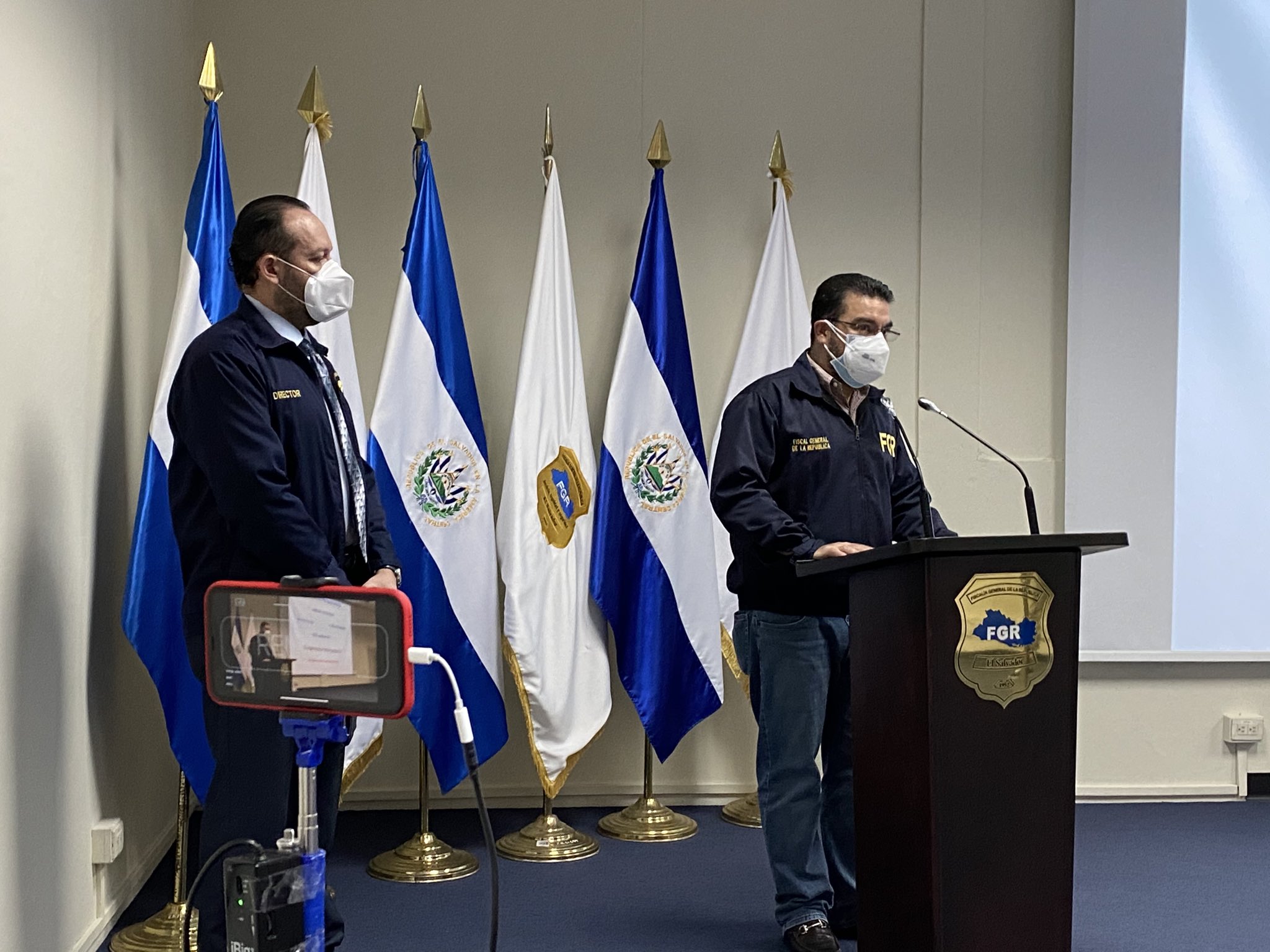 FGR señala que Mauricio Funes y Miguel Menéndez (Mecafé) movieron dinero de El Chaparral a diferentes países fgr-senala-que-mauricio-funes-y-miguel-menendez-mecafe-movieron-dinero-de-el-chaparral-a-diferentes-paises